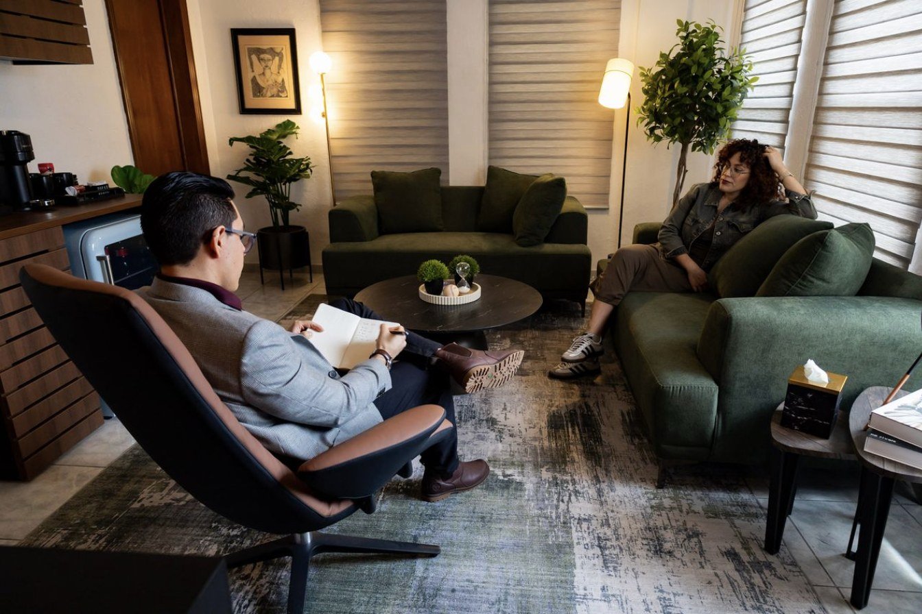 Sesión de psicoterapia en el consultorio